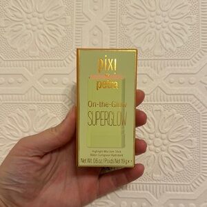 Pixi by Petra On-the-Glow Superglow Highlight Moisture Stick Natural Lustre